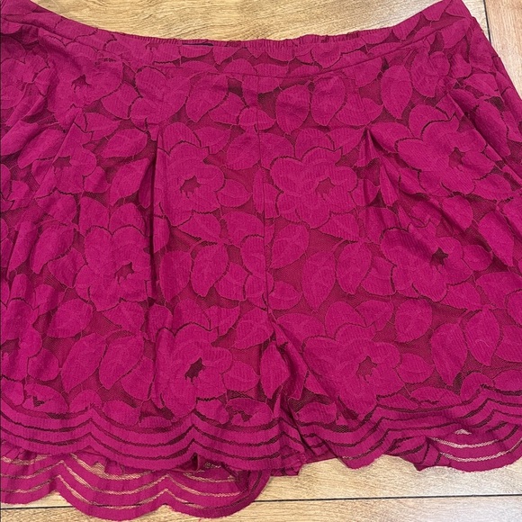 Torrid Scalloped Floral Lace Shorts - Picture 2 of 6